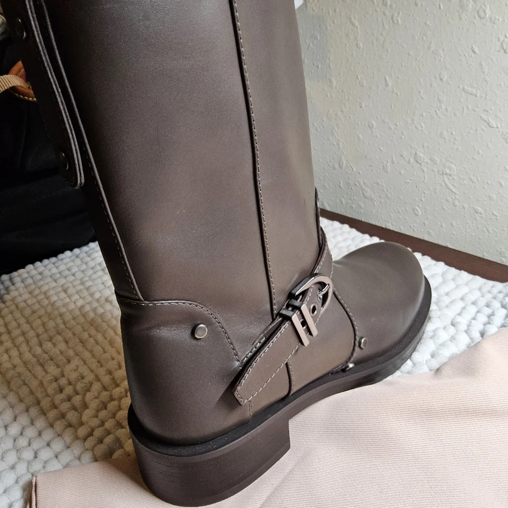 Stuart Weitzman womens 6.5 maverick pull on boots